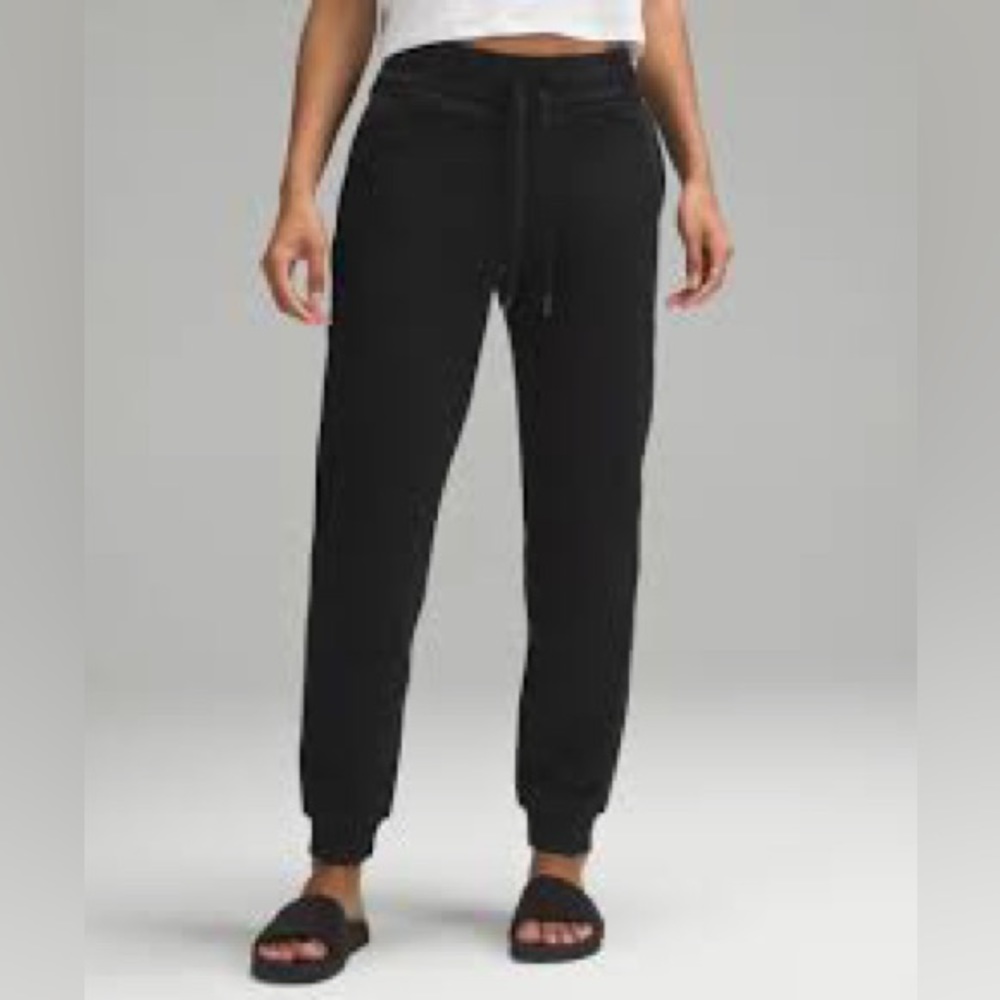 Black Lululemon HR Scuba Joggers